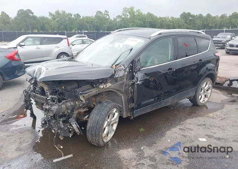 2017 Ford Escape Titanium z USA, uszkodzony, nr VIN 1FMCU0JD5HUC72224